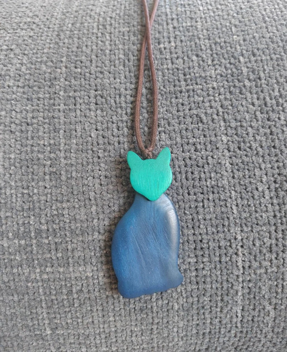 Wooden cat necklace Turquoise